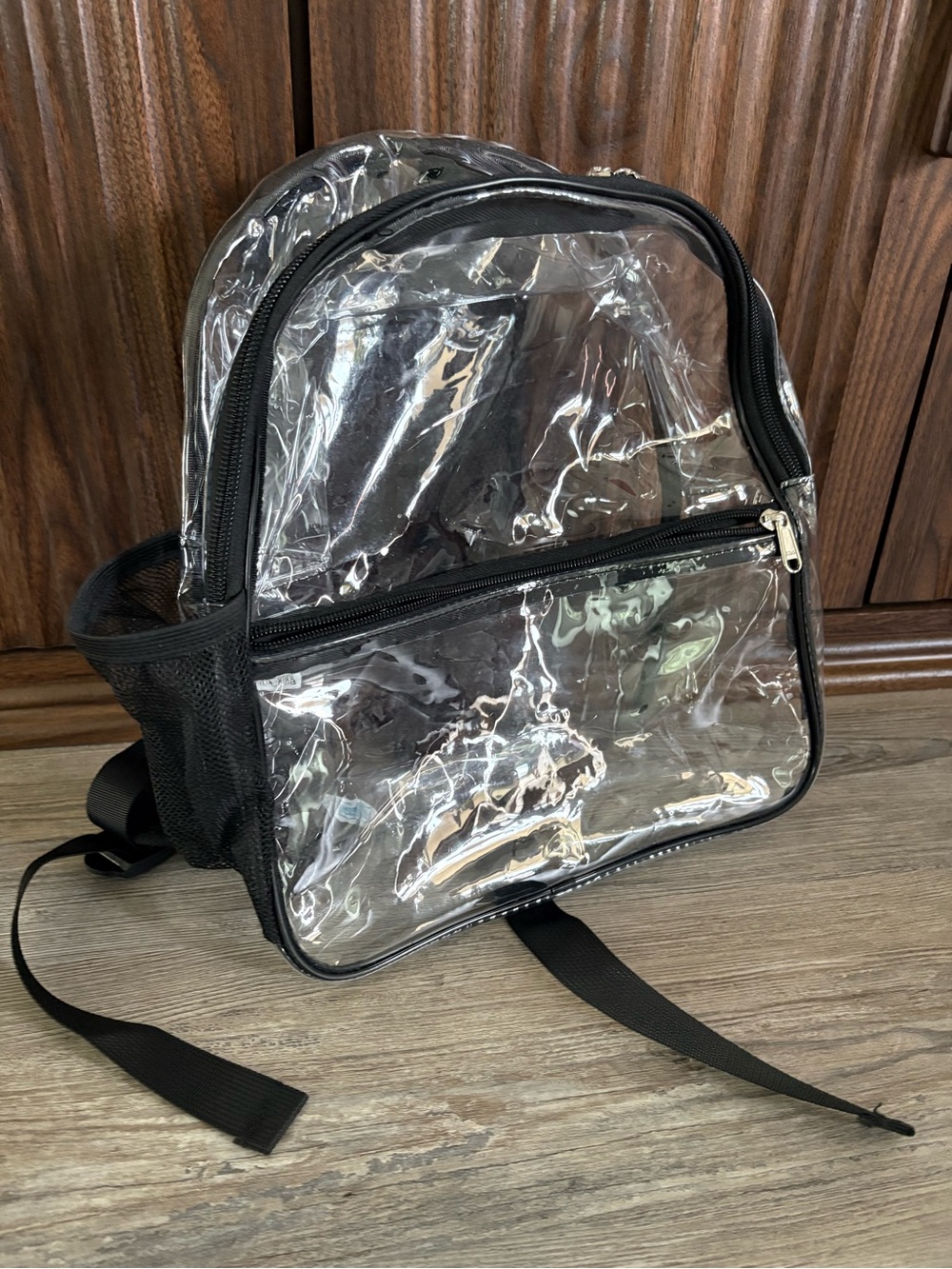 CLEAR BACKPACK MAKE SECURITY CHECKS EASIER USED ONLY ONCE NO FLAWS STURDY